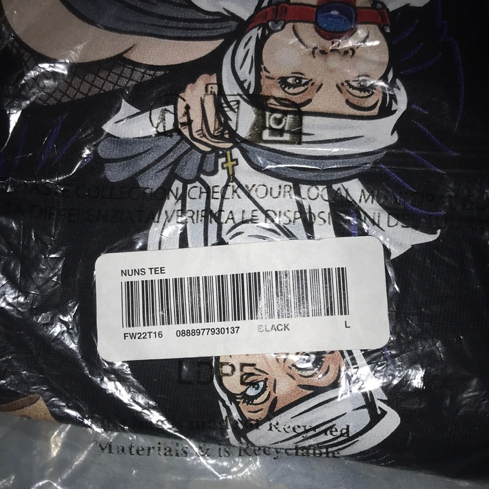 Supreme nun tee